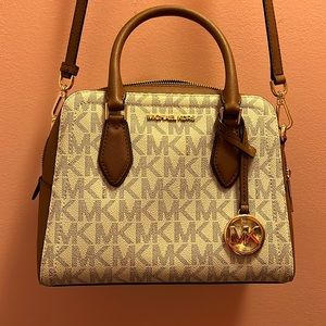 Micheal Kors  brown/cream purse